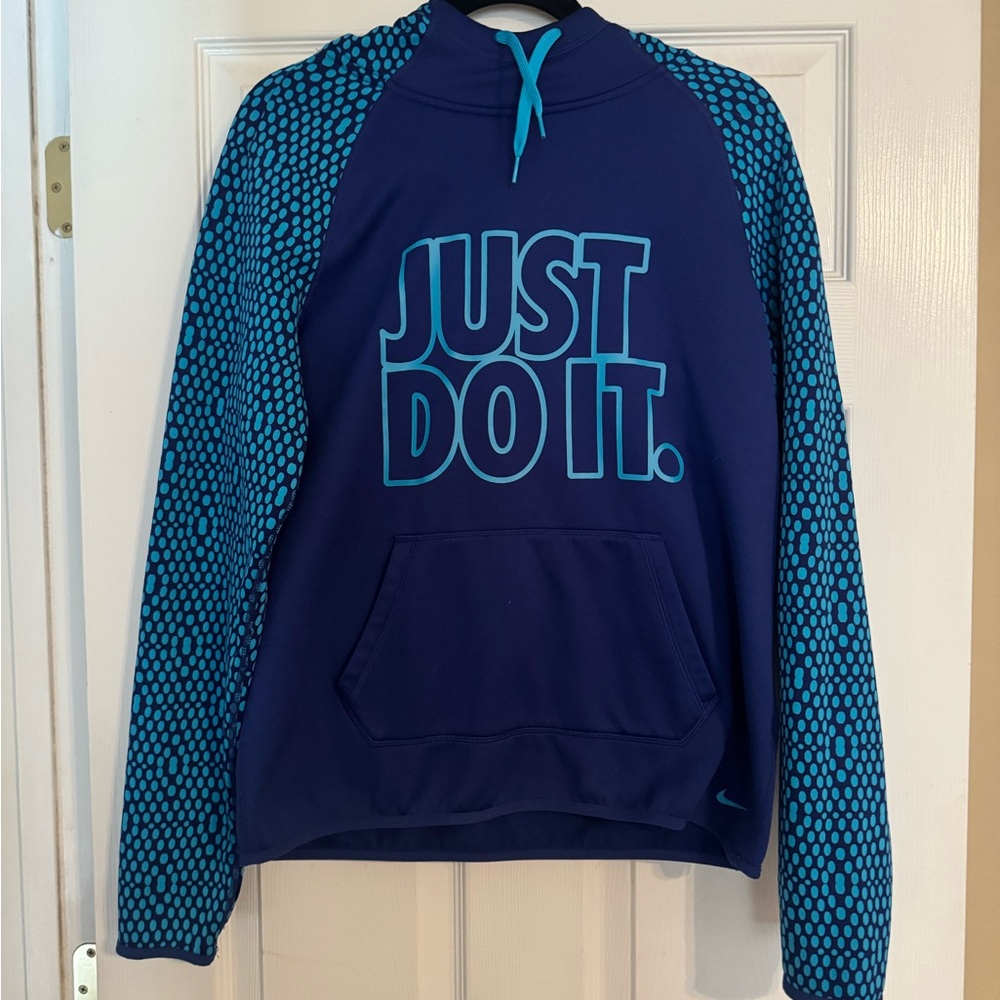 Nike women’s thermal-fit sweatshirt